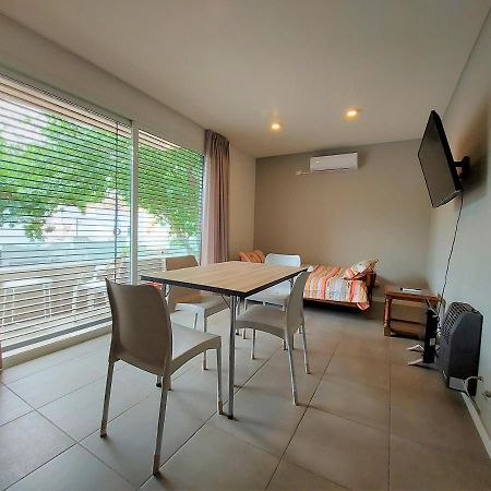 גודוי קרוס Brigh Apartment With Garage Strategic Location מראה חיצוני תמונה