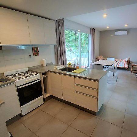 גודוי קרוס Brigh Apartment With Garage Strategic Location מראה חיצוני תמונה